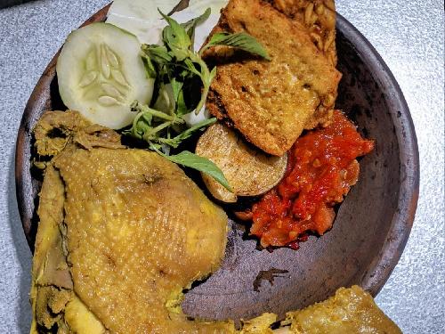 Nasi Pecel Pincuk Khas Madiun Nasi Pecel Manguharjo Gofood