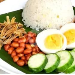 Nasi Uduk Telor Rebus