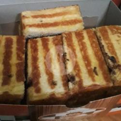Roti Bakar Rasa Tiramisu Crunchy   Keju