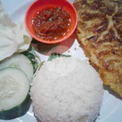 Nasi   Telur Goreng   Sambal   Lalapan