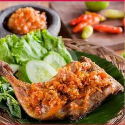 Ayam Penyet Paha  Lalapan Sambal