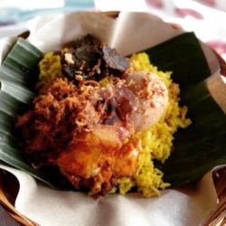 Nasi Kuning Ayam