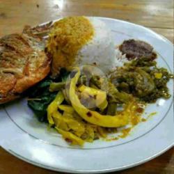 Nasi Dan Ikan Kakap Balado