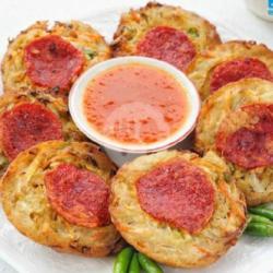 Bakwan Toping Pepperoni Dengan Saus Sambel