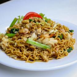 Mie /bihun/ Kwetiau Goreng Ayam