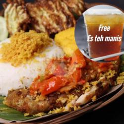 Paket Dada/sayap Ayam Geprek Merah(komplit) Es Teh Manis