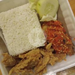 Mix 2: Ayam Geprek   Jamur Crispy   Nasi