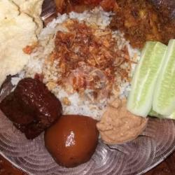 Nasi Uduk Semur Tahu   Telur Dadar