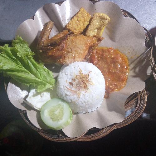 Nasi Uduk Ayam Goreng Tahu + Tempe