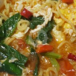 Indomie Rebus Plus Telor Plus Sosis Pedas Pool