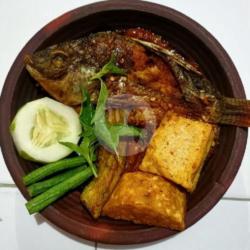 Nasi Penyetan Mujaer