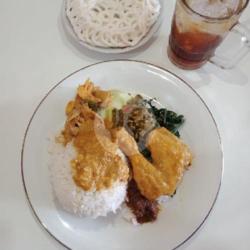 Paket Nasi Ayam Gulai Paha/dada   Esteh Manis   Kerupuk Putih/udang