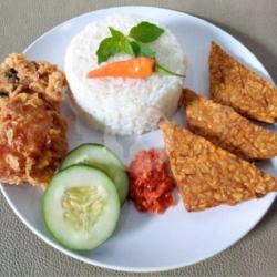 Nasi Ayam Kriuk Tempe