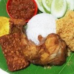 Nasi Ayam Kremes Tempe Dan Tahu Sambel Nagih