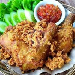 Ayam Kremes Pakai Nasi
