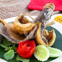 Ikan (bawal Atau Gurame) Goreng Kering