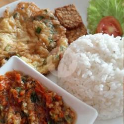 Lalapan Telor Tempe Sambal Korek