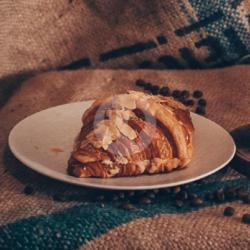 Croissant Almond