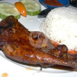 Bebek Bakar Madu (paha)   Nasi