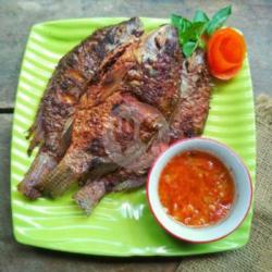 Nasi   Ikan Nila Goreng   Sayur Tumis