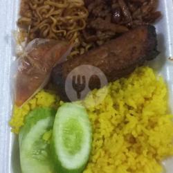 Nasi Kuning Tempe/tahu Bacem