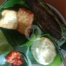 Nasbak Cumi Telur Ceplok,tahu Tempe Sambal