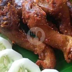 Kepala Ayam/bebek Goreng   Sambal   Lalapan   Es Teh