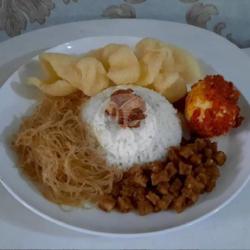 Nasi Uduk Telur Balado