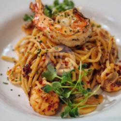 Spaghetti Aglio Olio Prawn/ Salmon