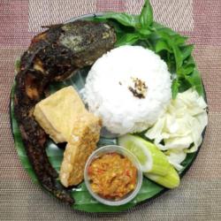 Paket Nasi Lele Goreng