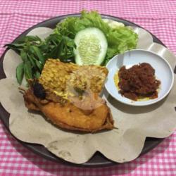 Ayam Goreng ( Dada / Sayap )   Tempe / Tahu