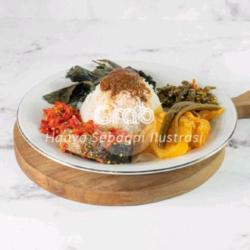 Nasi Tongkol Balado,lalap,sayur,sambal