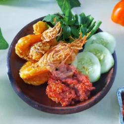 Lalapan Tempong Udang Goreng Sayur Rebus Tanpa Nasi Sambal