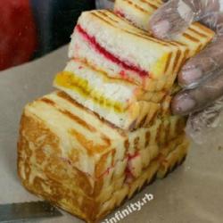 Roti Bakar Nanas Strobery