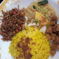 Nasi Kuning Teri Kacang