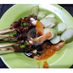 10 Tusuk Sate Kambing  Lontong Bumbu Kecap