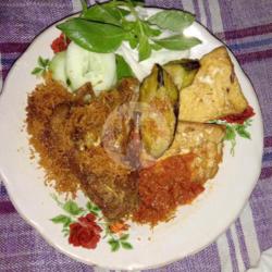 Lauk Bebek Goreng Sambel Penyetan