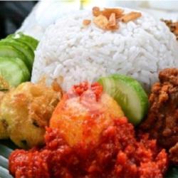 Nasi Uduk   Telur   Perkedel   Gorengan