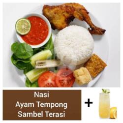 Nasi Ayam Tempong Sambel Terasi   Es Jeruk Peras Lemon