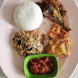 Nasi Campur Ikan Layang Goreng Tepung