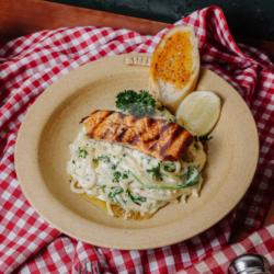 Grilled Salmon Spaghetti And Creamy Spinach