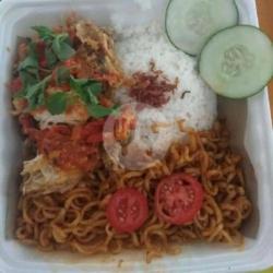 Mie Nasi Ayam Geprek