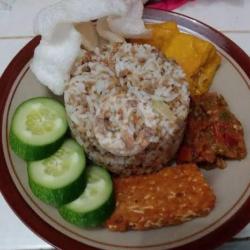 Nasi Tutug Oncom Tahu Tempe