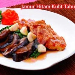 Jamur Hitam Kulit Tahu