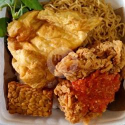 Paket 1 Miegoreng   Telur Ceplok   Ayam Geprek Sambal Rica