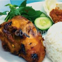 Ayam Bakar Lengkap.