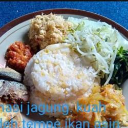 Nasi Jagung. Sayur Lodeh. Tahu / Tempe. Dadar Jagung. Sambel Bajak . Ikan Asin. Iwak Pindang