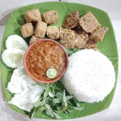 Tahu Tempe   Nasi Uduk