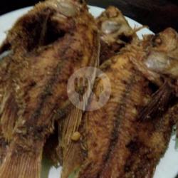 Ikan Goreng ( Mujaer)