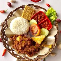 Nasi Ayam Gepuk Serundeng Komplit